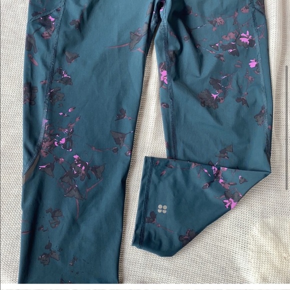 Sweaty Betty Large Cropped Zero Gravity Leggings - Picture 3 of 7